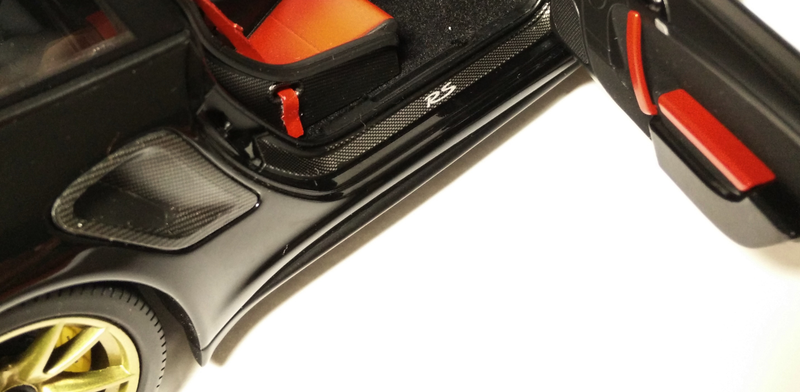 Illustration for article titled Porsche 911 GT2 RS by Minichamps